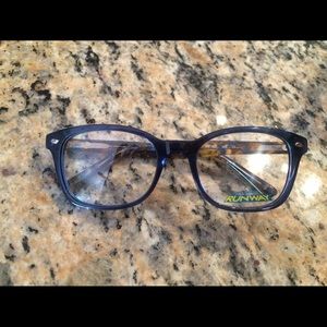 Project runway frames. Case and cleaning cloth inc