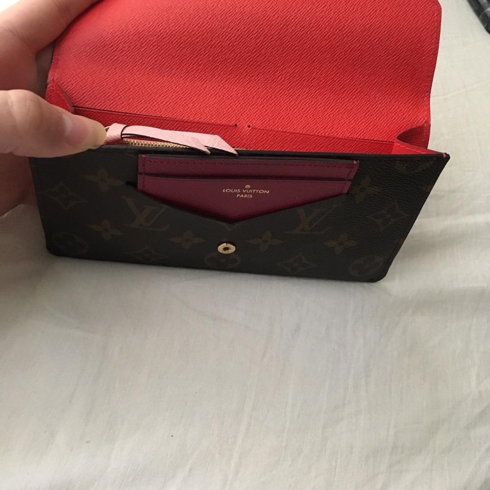 Louis Vuitton - Picture 2 of 7