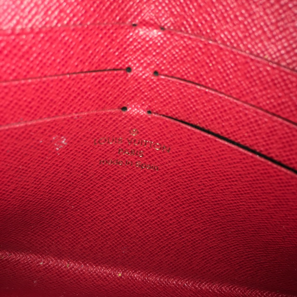 Louis Vuitton - Picture 3 of 7