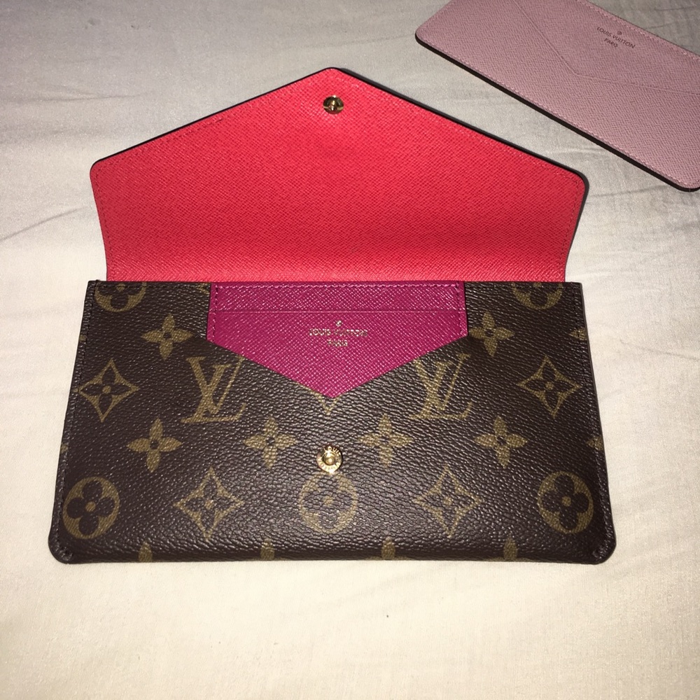 Louis Vuitton - Picture 4 of 7