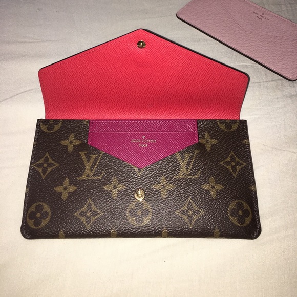 Louis Vuitton - Picture 4 of 7