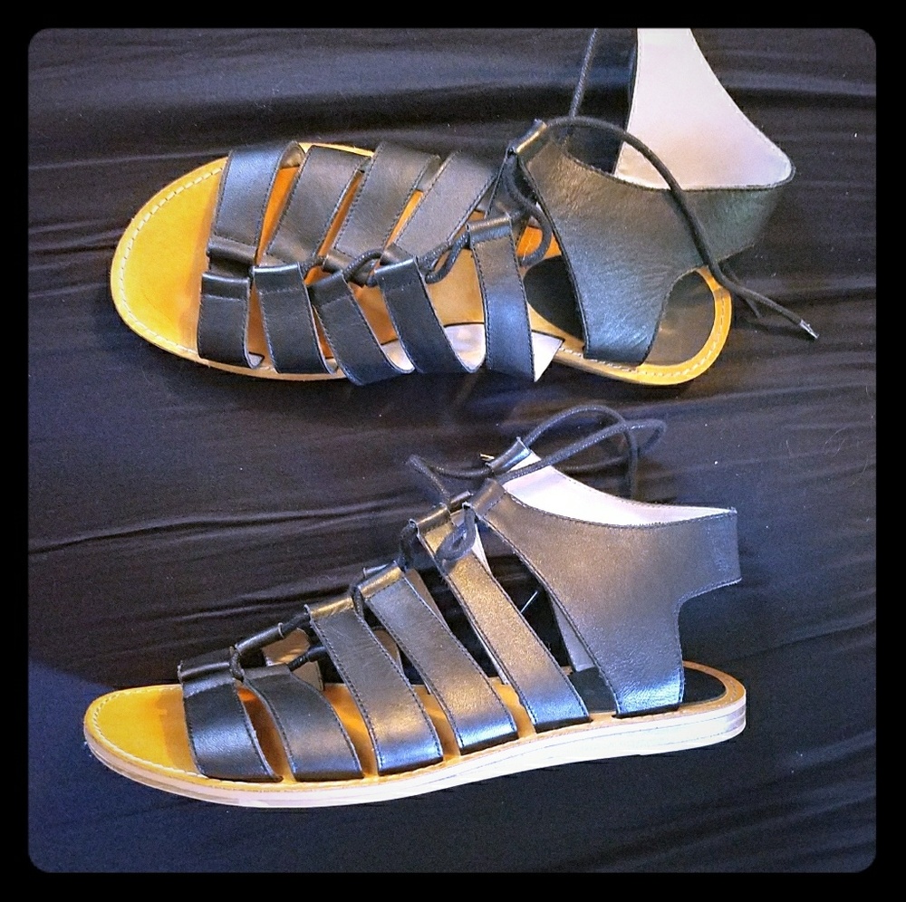 Black leather sandals *great condition*