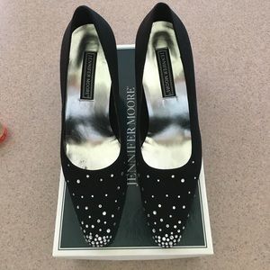 Jennifer Moore Black pumps