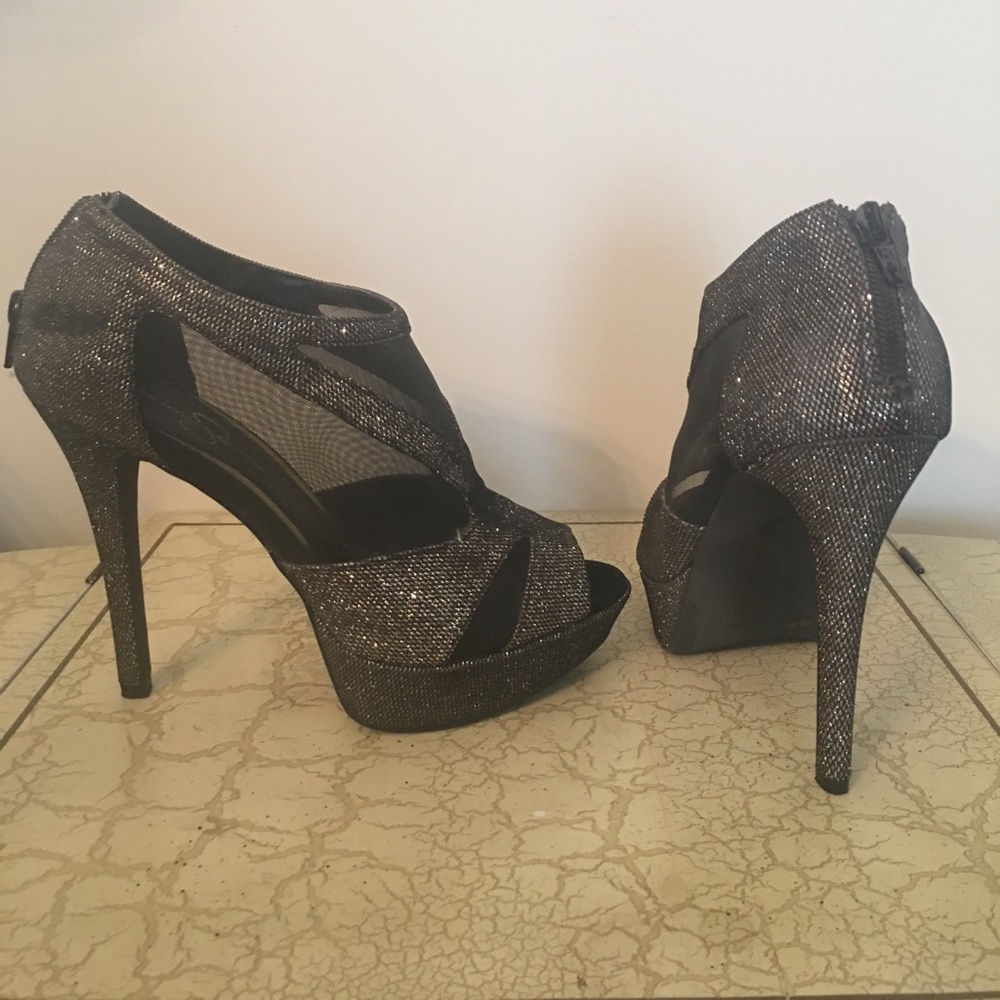 Jessica Simpson platforms