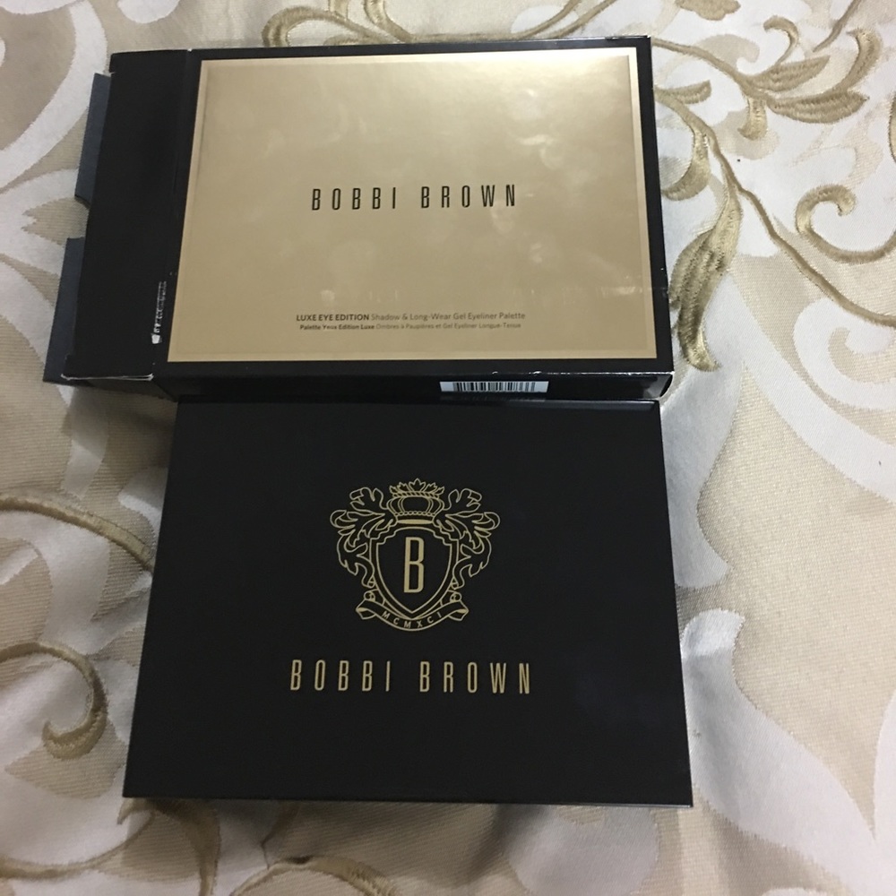 SOLD NWT Bobbi brown Luxe pallet w/ gel liner