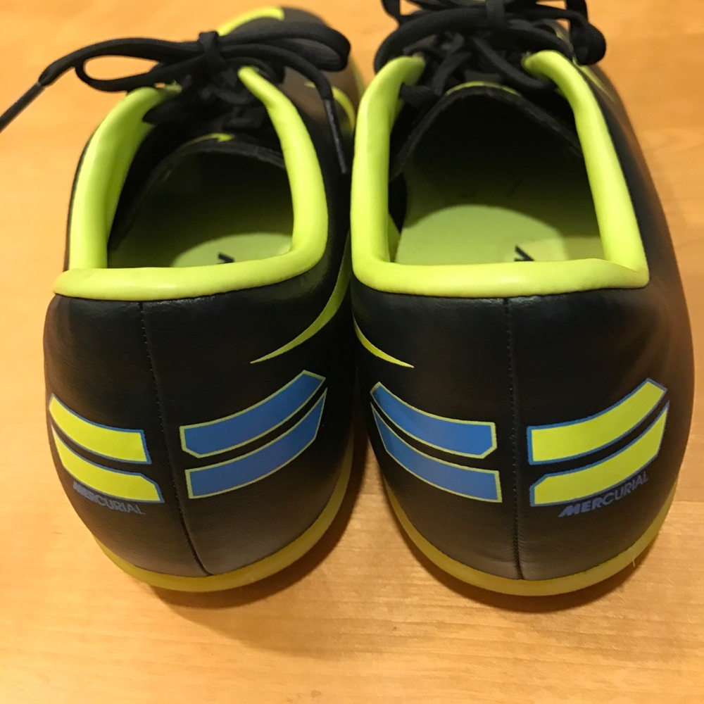 indoor soccer cleats size 6
