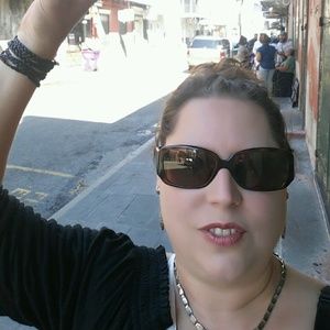 Meet your Posher, Roxanna