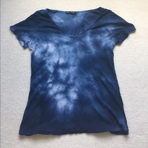 Short sleeve blue tie dye shirt