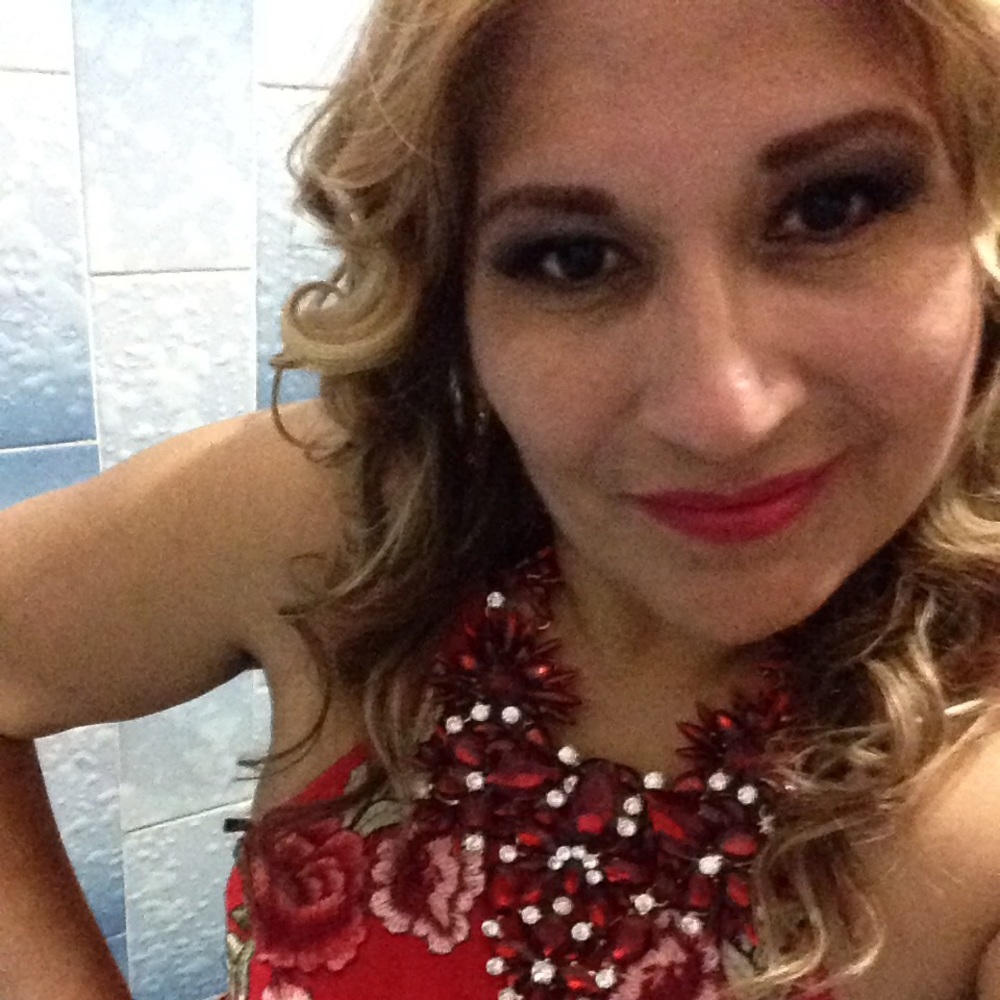 Meet your Posher, Miss Corina