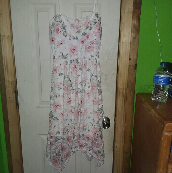 Pretty white lace floral dress - Picture 2 of 2