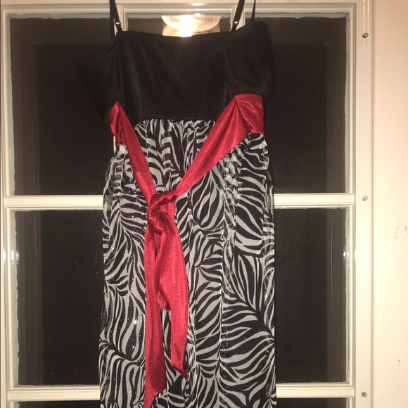 Dress - Picture 2 of 2