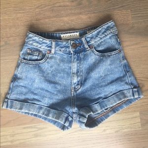 Bullhead "Mom" shorts