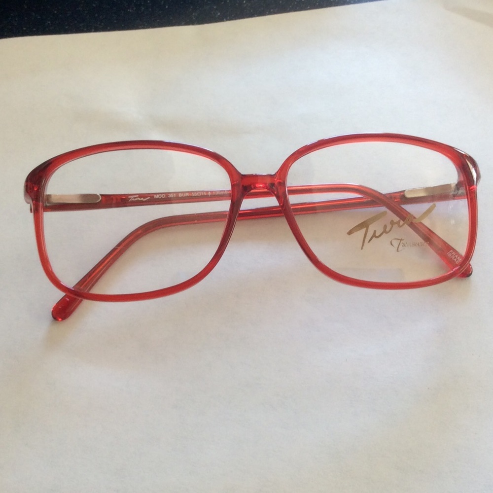 Tura plastic red frame