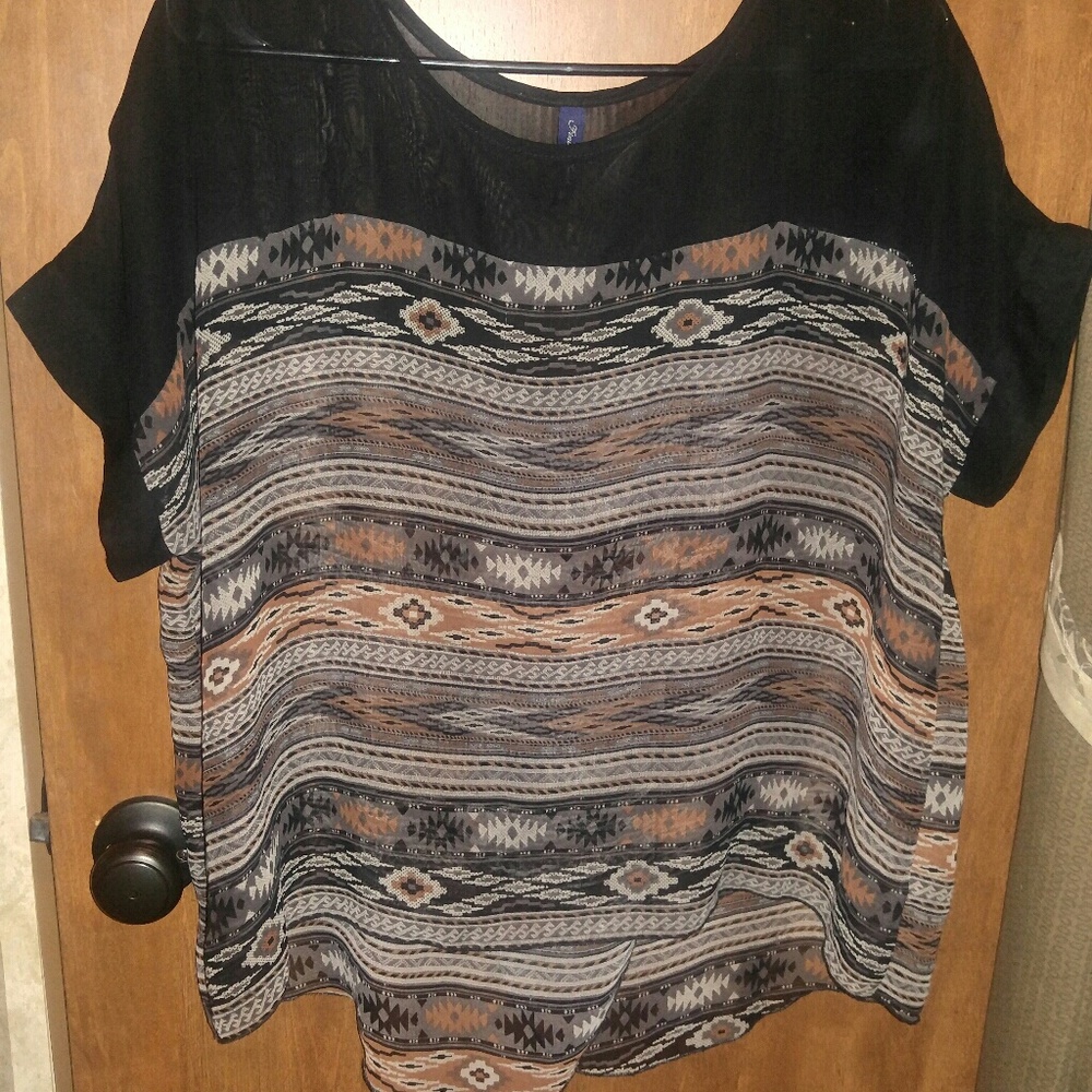 Flowy aztec top