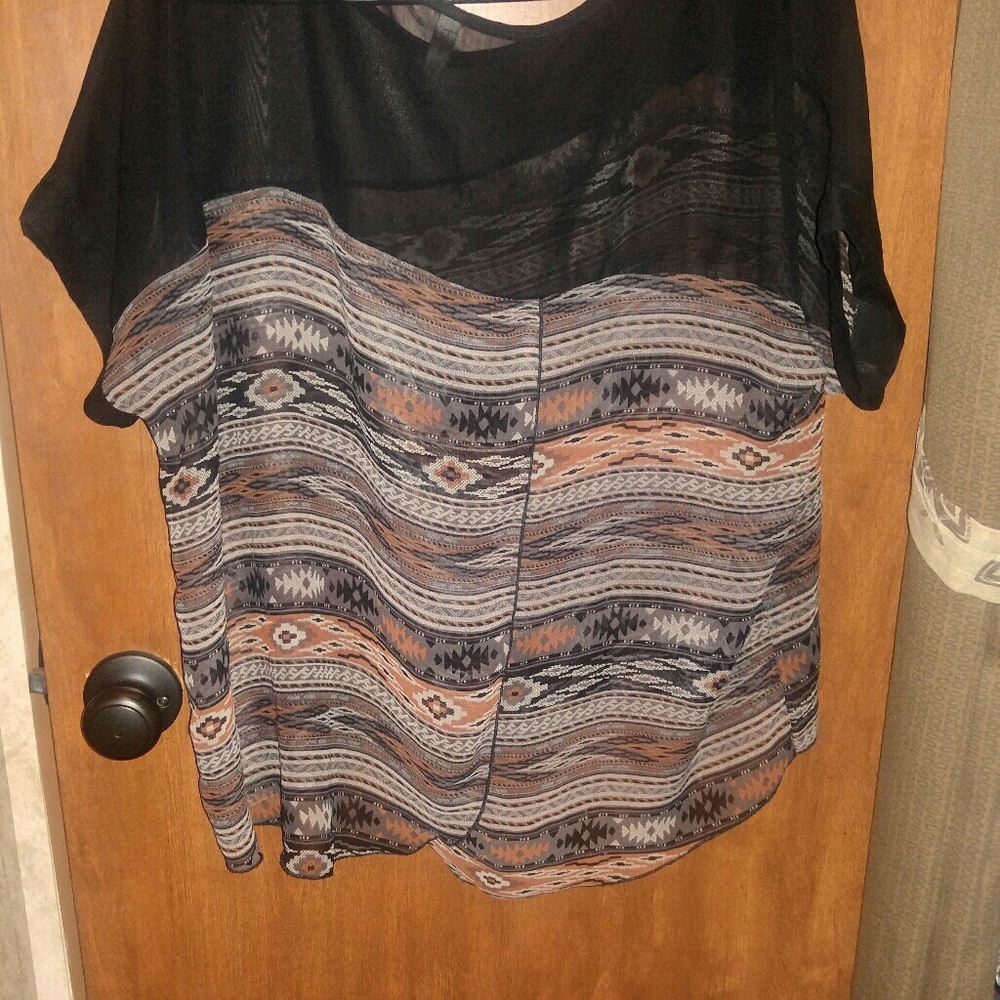 Flowy aztec top - Picture 2 of 4