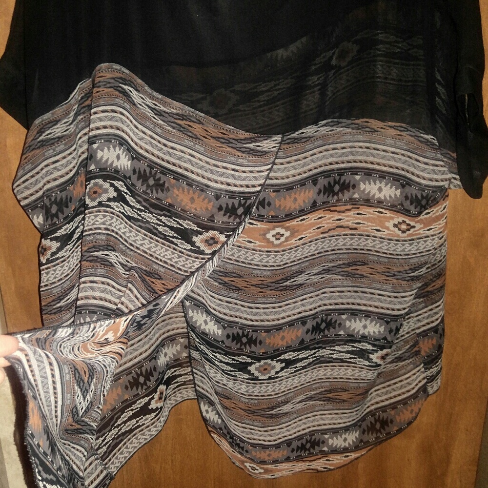 Flowy aztec top - Picture 3 of 4