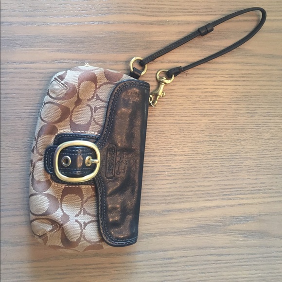 Authentic Coach Clutch💜 - Picture 2 of 8