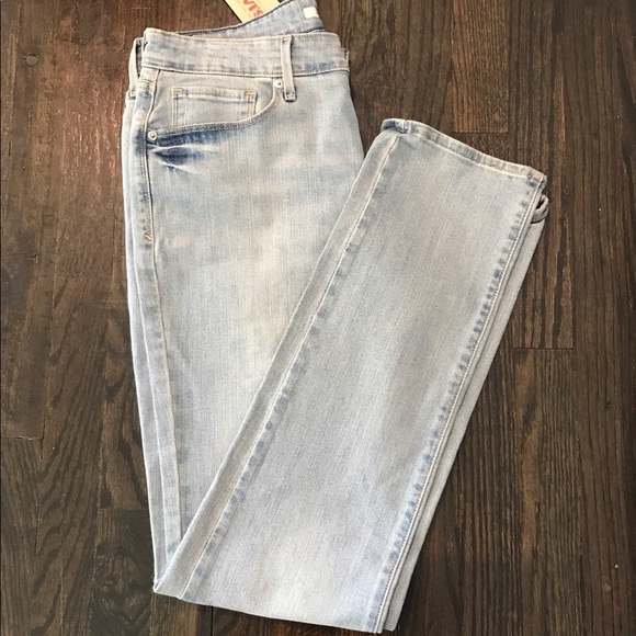 Levi's Denim - NWT Levi's Mid-Rise Skinny Jeans