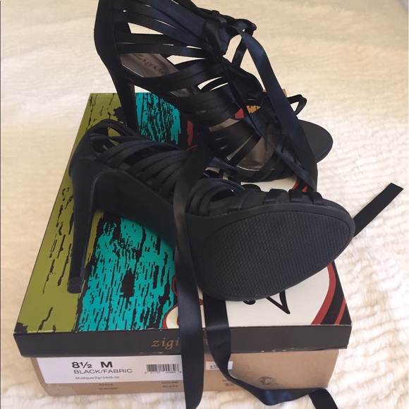 Zigi Soho Musique Black Sandals - Picture 3 of 3