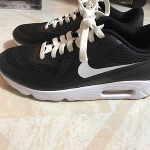 NIKE AIR MAX BLACK WOMEN SIZE 7.5