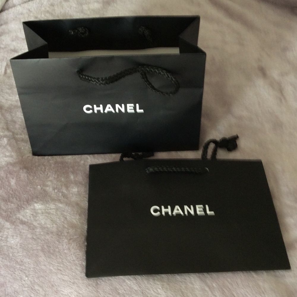 42 Authentic Shoping bags 💯 % Chanel #42 New,