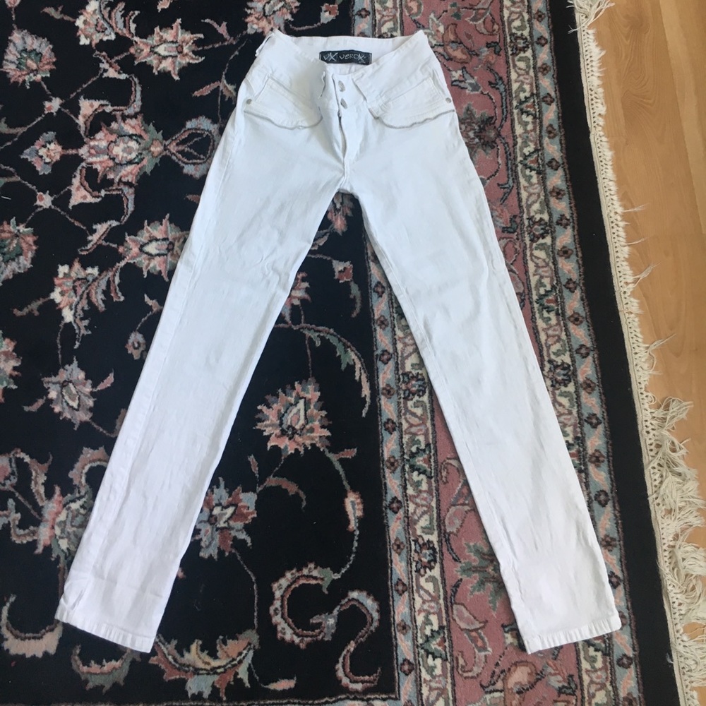 White pair of Verox jeans