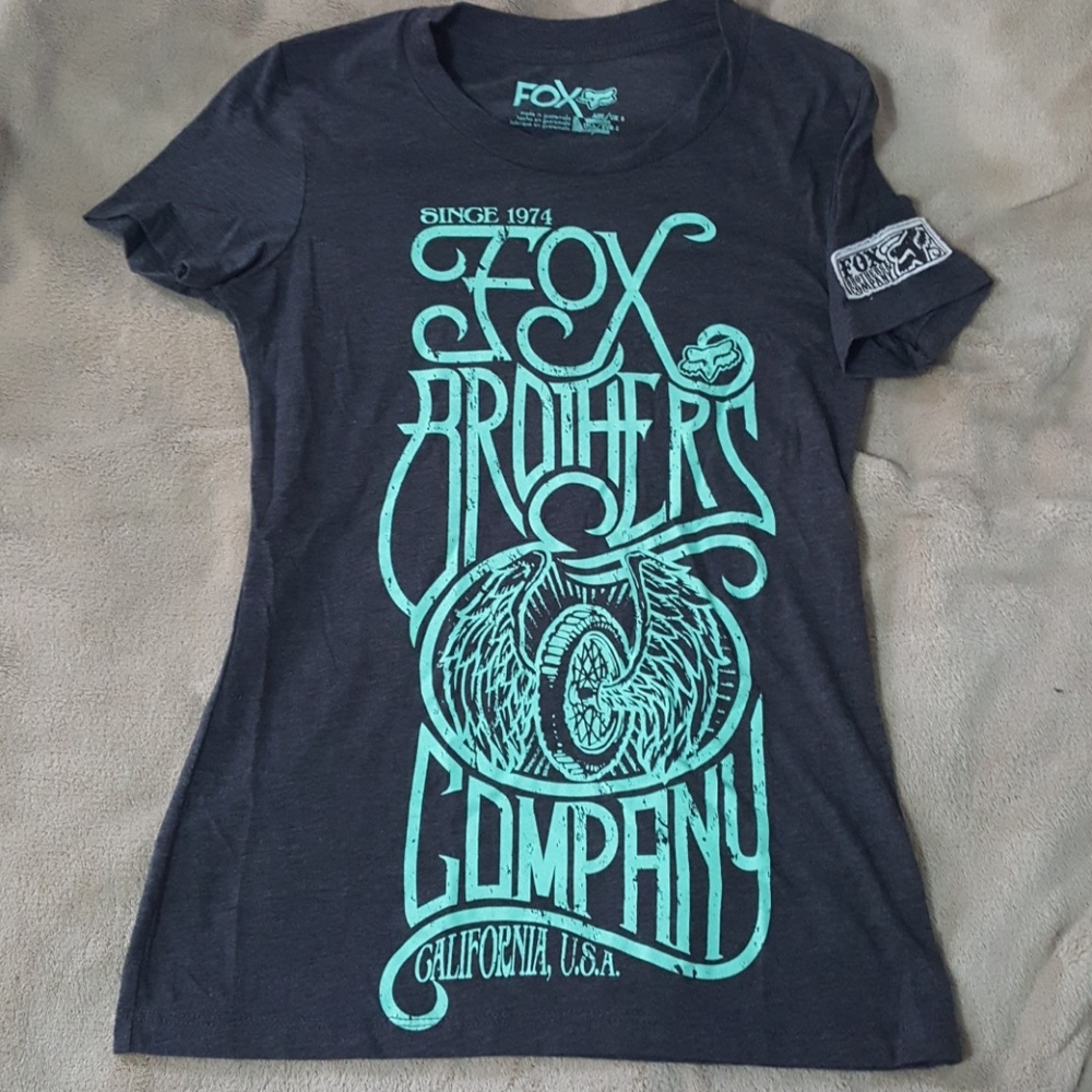 Fox tee.