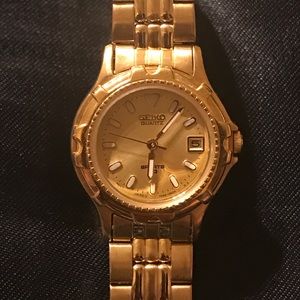 Seiko woman's watch color gold