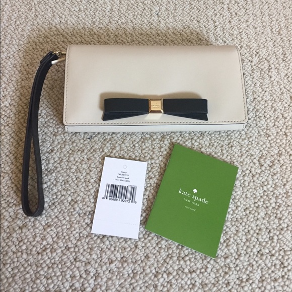 kate spade Handbags - 🎉PRICE DROP!!  🖤 Kate Spade Linney Wristlet🖤