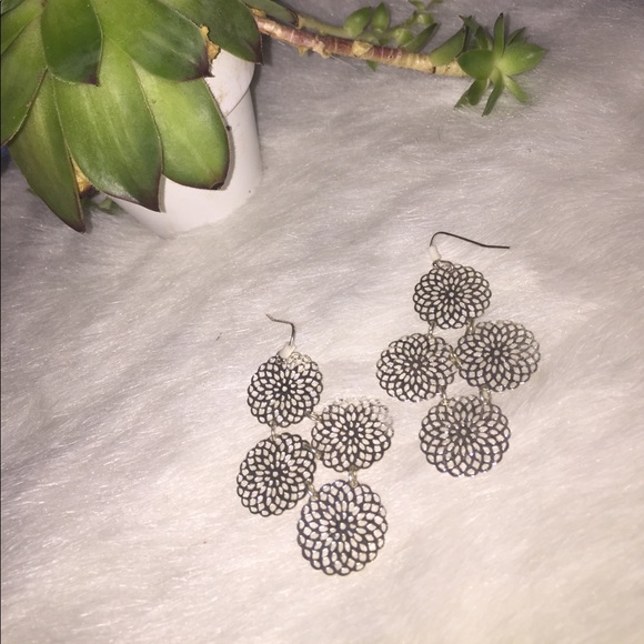 Beautiful Statement Earrings - Picture 1 of 3