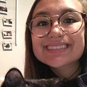 Meet your Posher, Claire