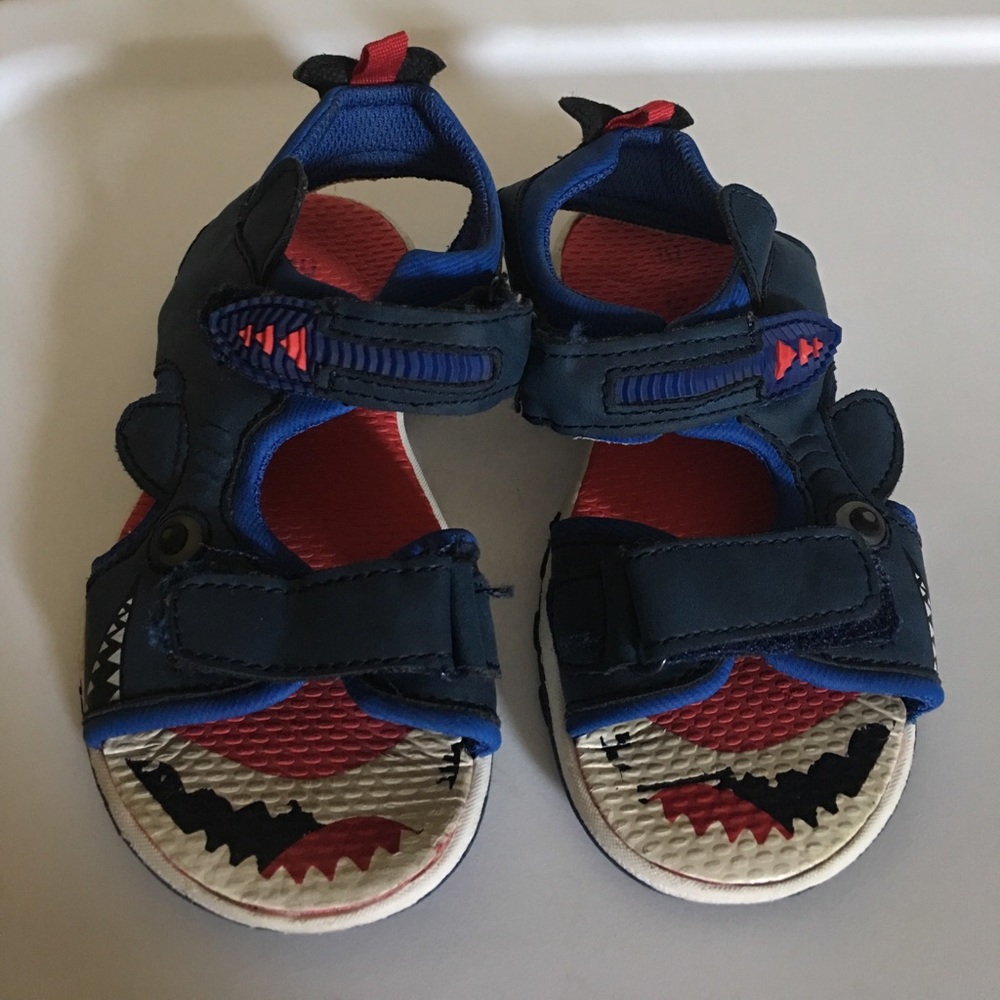 Boy toddler size 10 shark light up sandal CARTERS