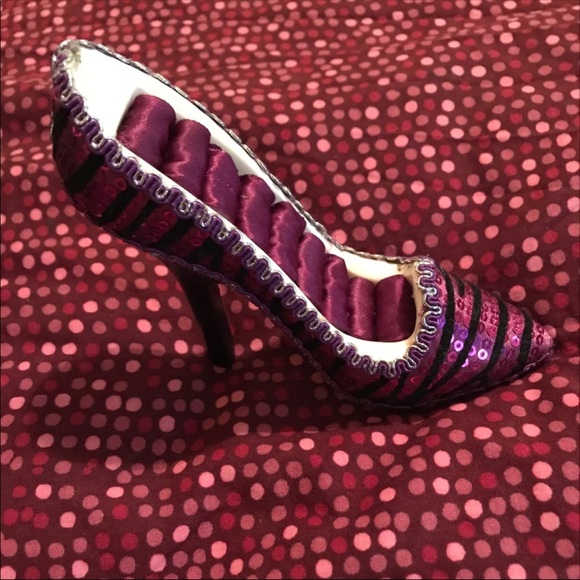 Earring holder - Picture 2 of 2