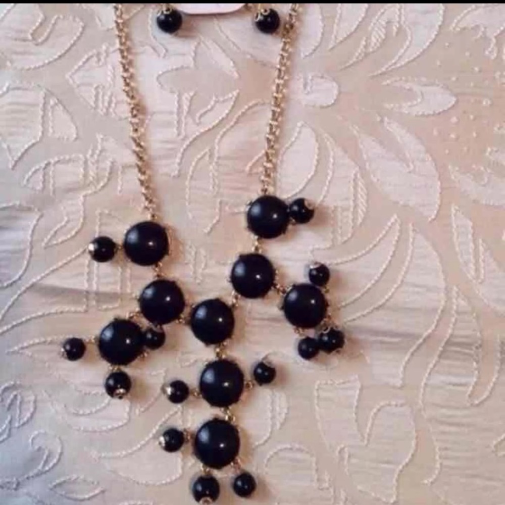 Black and gold necklace set