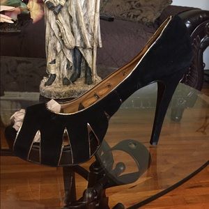 Black Platform Peep-toe Pumps