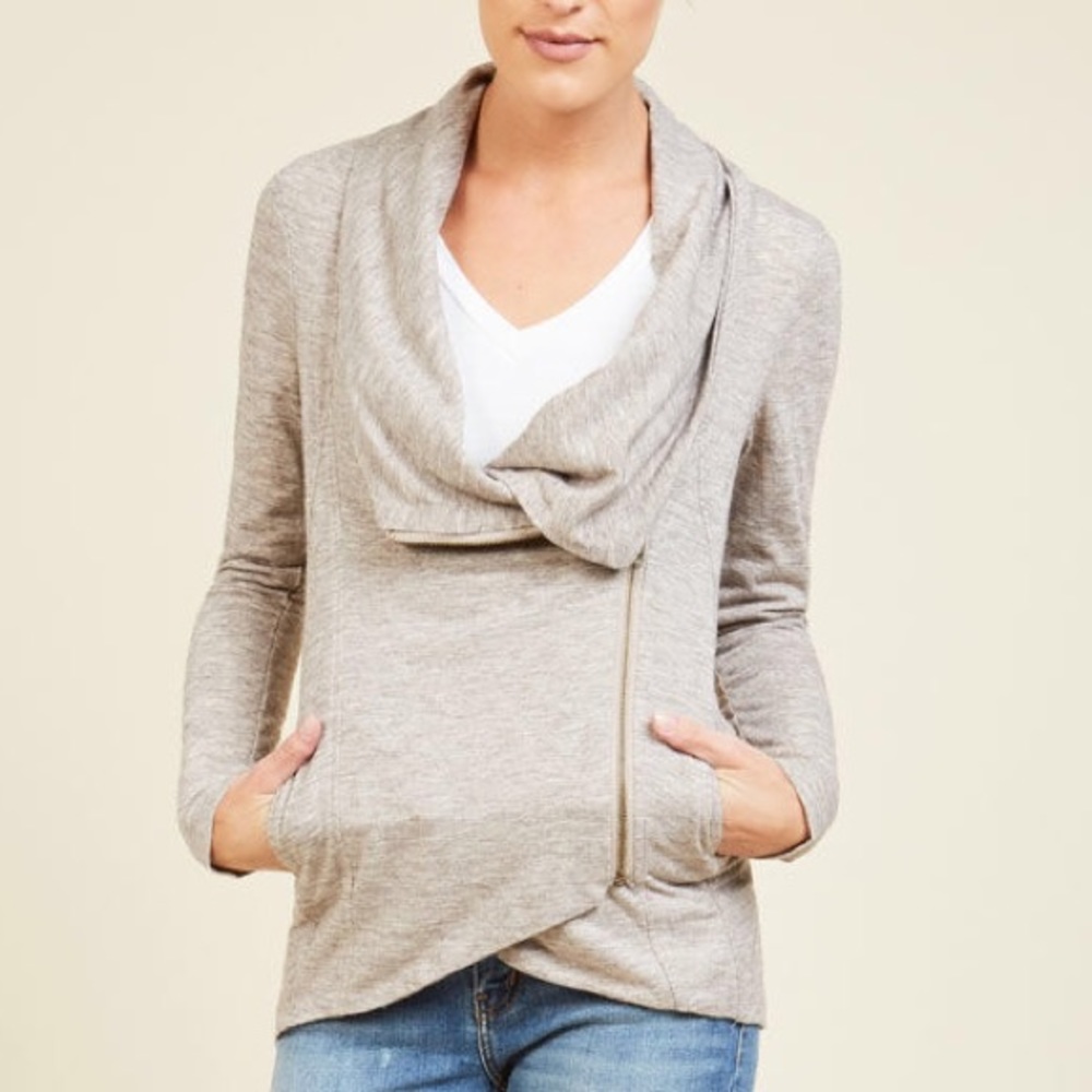 Airport Greeting Cardigan in Oatmeal