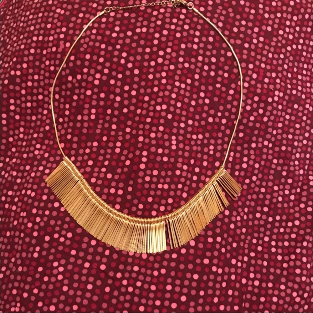 Hold Necklace