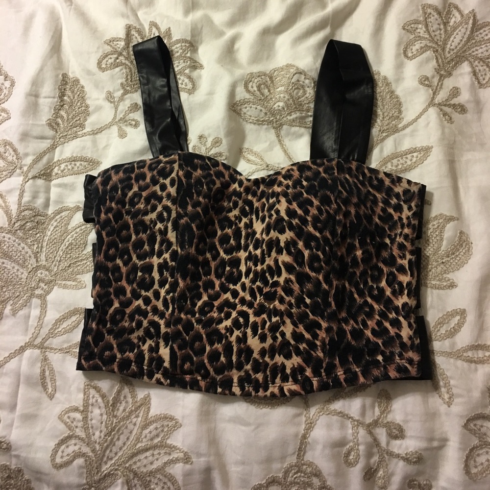 Cute leopard crop