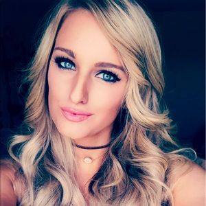 Meet your Posher, Dana