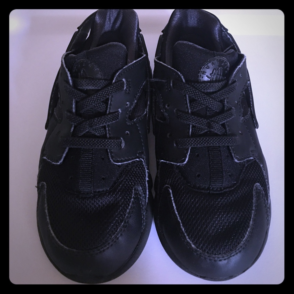 Boys all black Nike Huarache, Size 10
