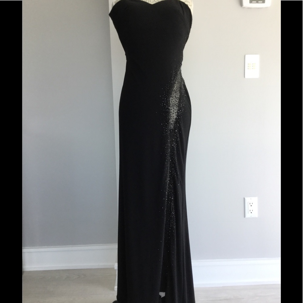 Elegant strapless maxi dress