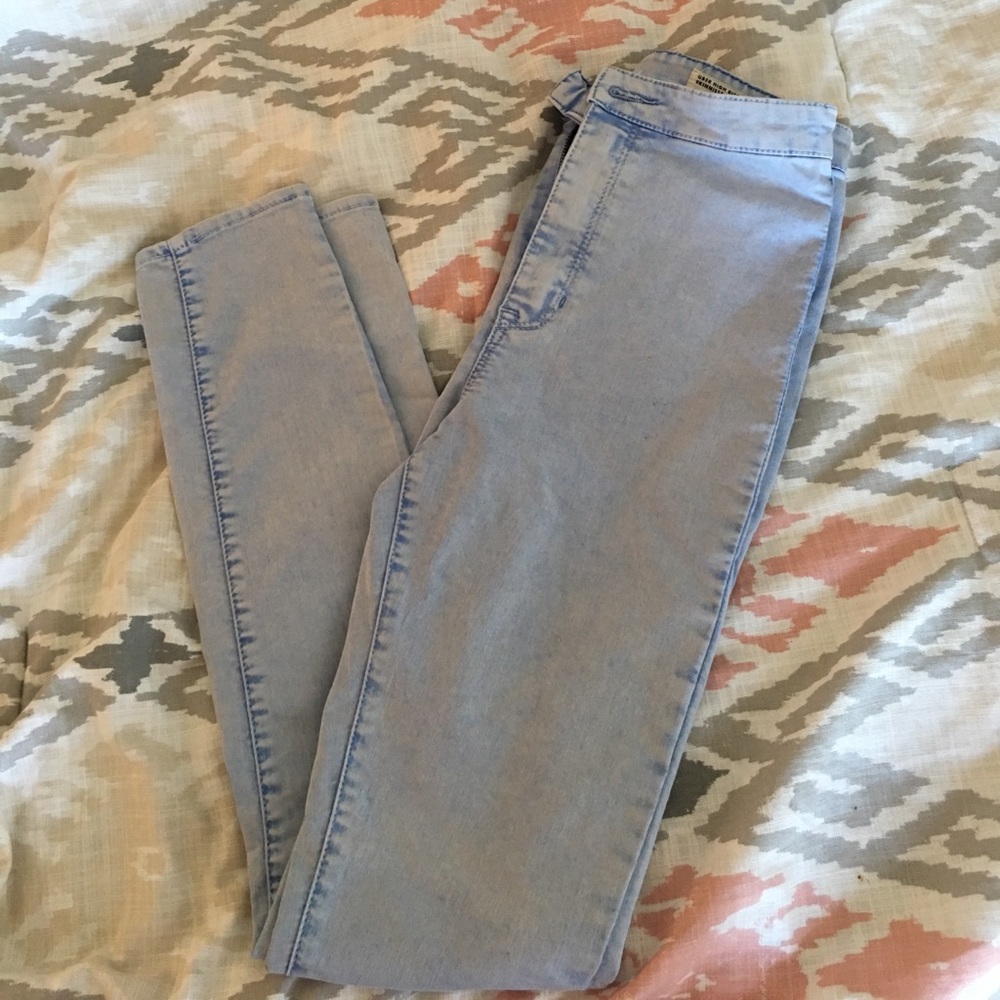 NWOT High-Waisted Light Wash Jeans