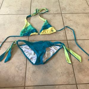 Bathing suit (two piece).