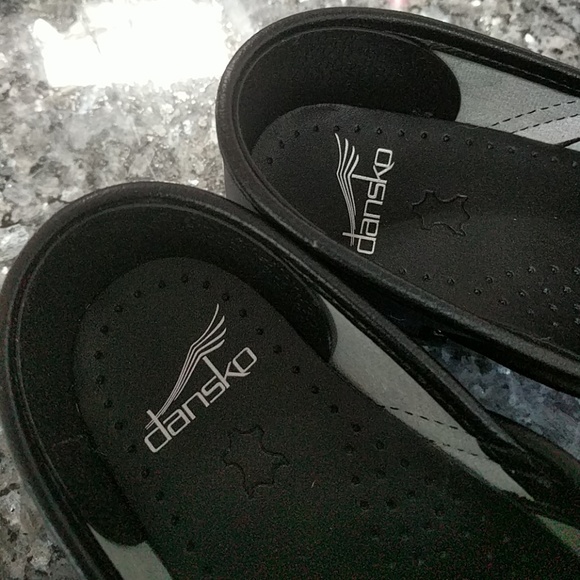 Clogs - Picture 2 of 3