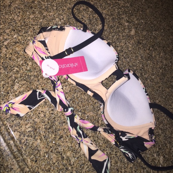 Adorable Push-Up Target Bikini - Picture 3 of 5