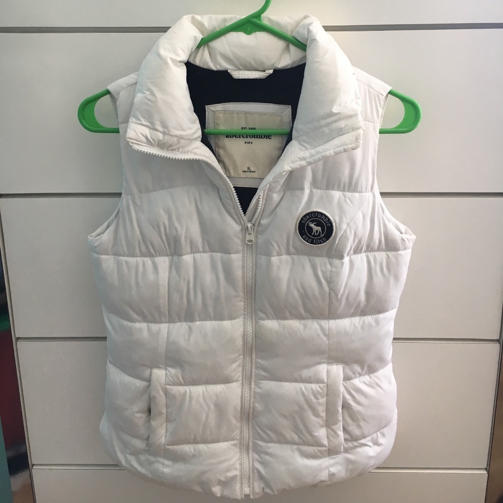 White vest!