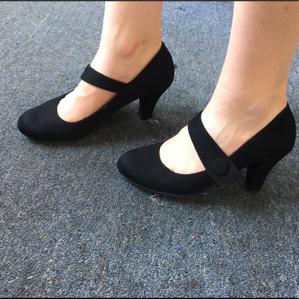 American Eagle Kitten Heels