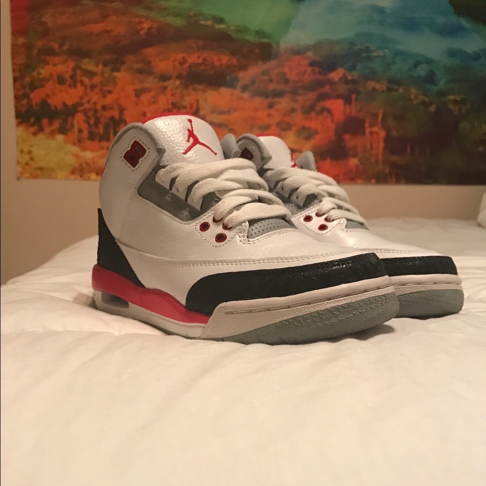 Jordan Fire Red 3 size 5Y