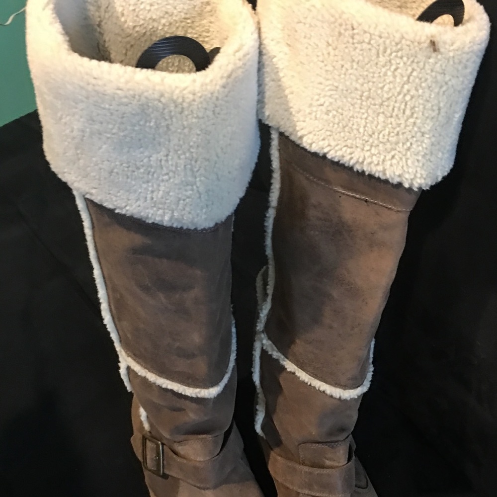 Suede distressed look knee boot w shearling