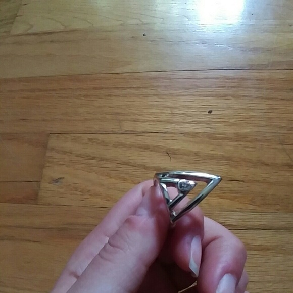 Cool triangle ring - Picture 3 of 3